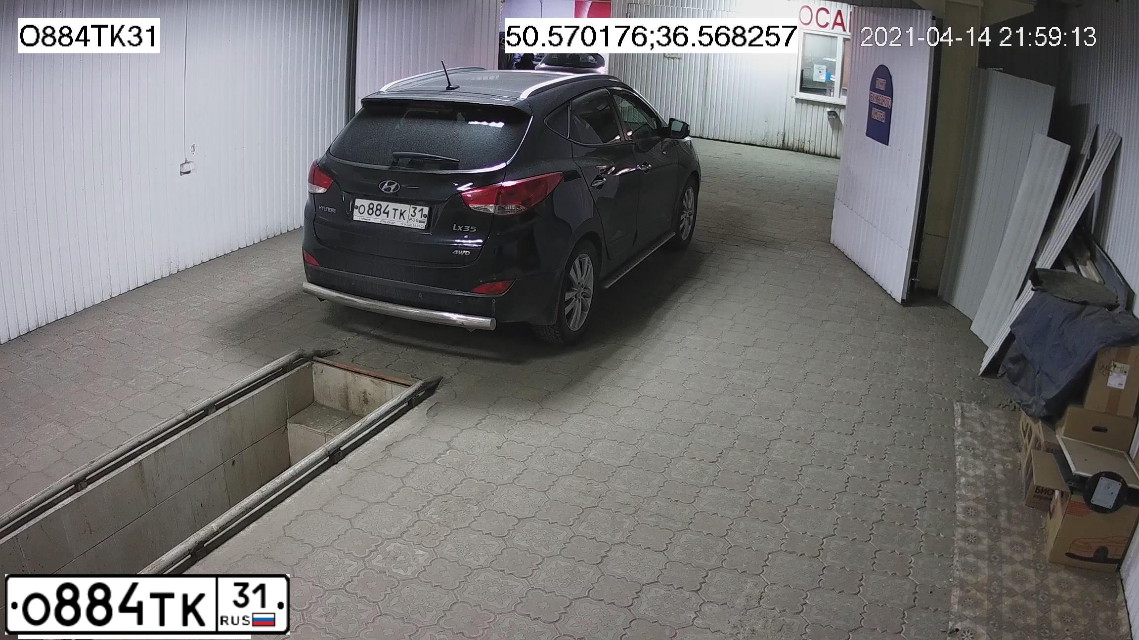 Фото автомобиля HYUNDAI IX35, 2011 — госномер О884ТК31. Цвет: ЧЕРНЫЙ