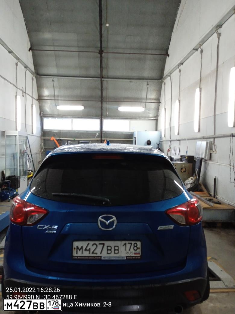 Фото автомобиля MAZDA CX-5, 2012 — госномер М427ВВ178. Цвет: синий