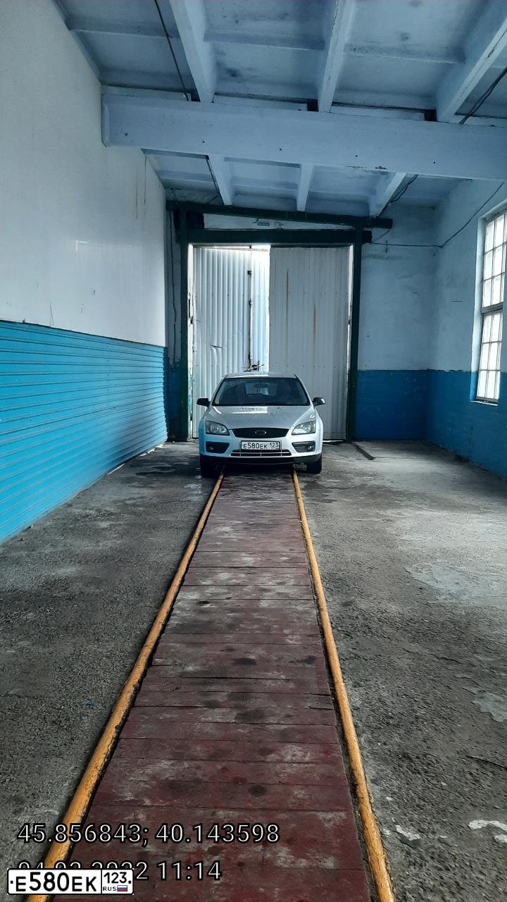 Фото автомобиля FORD FOCUS, 2006 — госномер Х646ЕТ93. Цвет: Серебристый