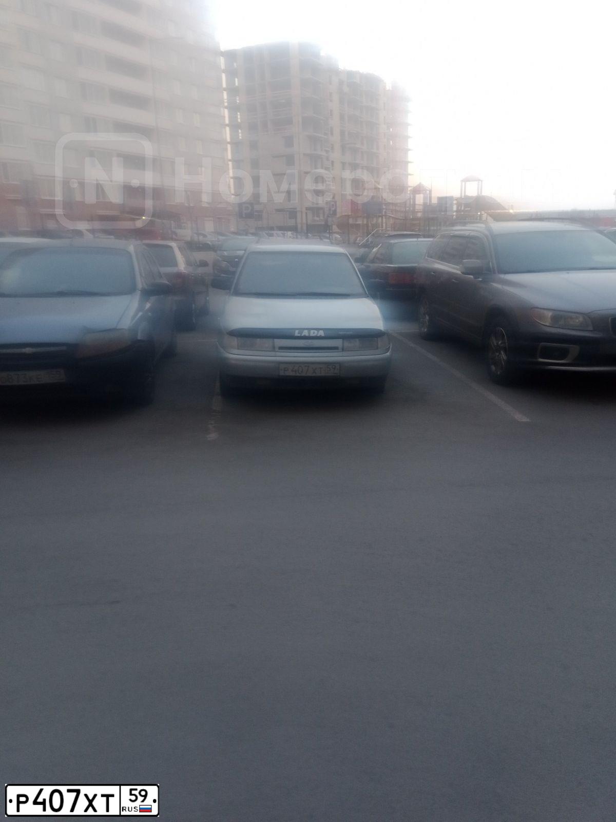 Фото автомобиля LADA 2111 LADA, 2002 — госномер Р407ХТ59. Цвет: СЕРЕБРИСТО-ГОЛУБОЙ