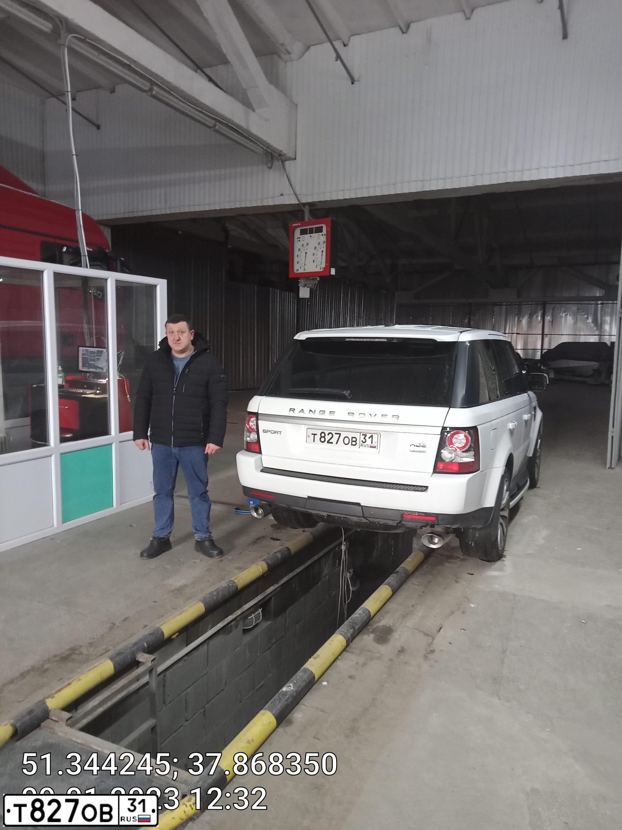 Фото автомобиля LANDROVER RANGE ROVER SPORT, 2011 — госномер Т827ОВ31. Цвет: ЯРКО-БЕЛЫЙ
