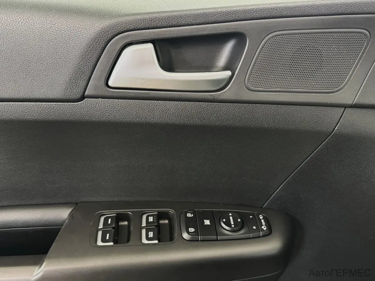 Фото автомобиля KIA SPORTAGE, 2019 — госномер А133ЕЕ977. Цвет: БЕЛЫЙ