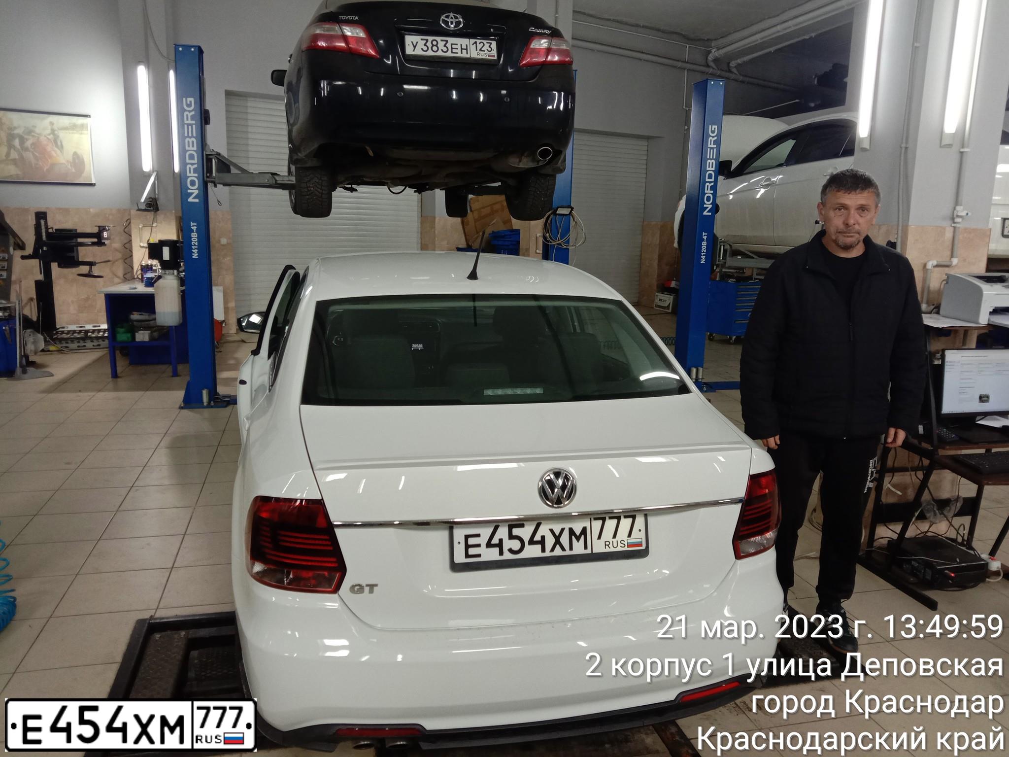 Фото автомобиля VOLKSWAGEN POLO, 2016 — госномер Р245ХР126