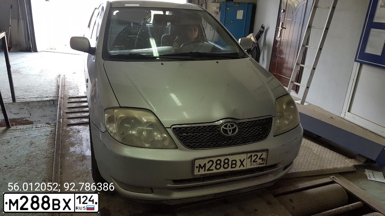 Фото автомобиля TOYOTA COROLLA, 2004 — госномер М288ВХ124. Цвет: СЕРЫЙ