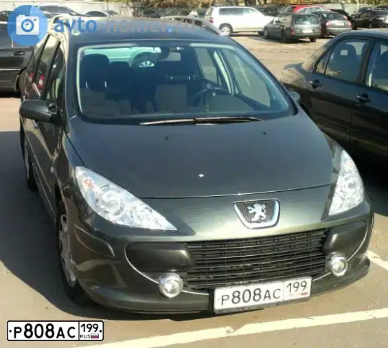 Фото автомобиля PEUGEOT 307, 2007 — госномер Р808АС199. Цвет: Темно-зеленый