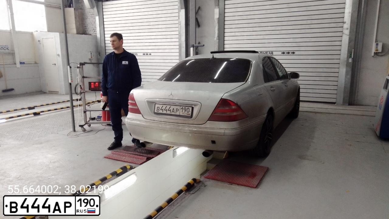 Фото автомобиля MERCEDES S-KLASSE, 2000 — госномер В242УТ124. Цвет: СЕРЫЙ