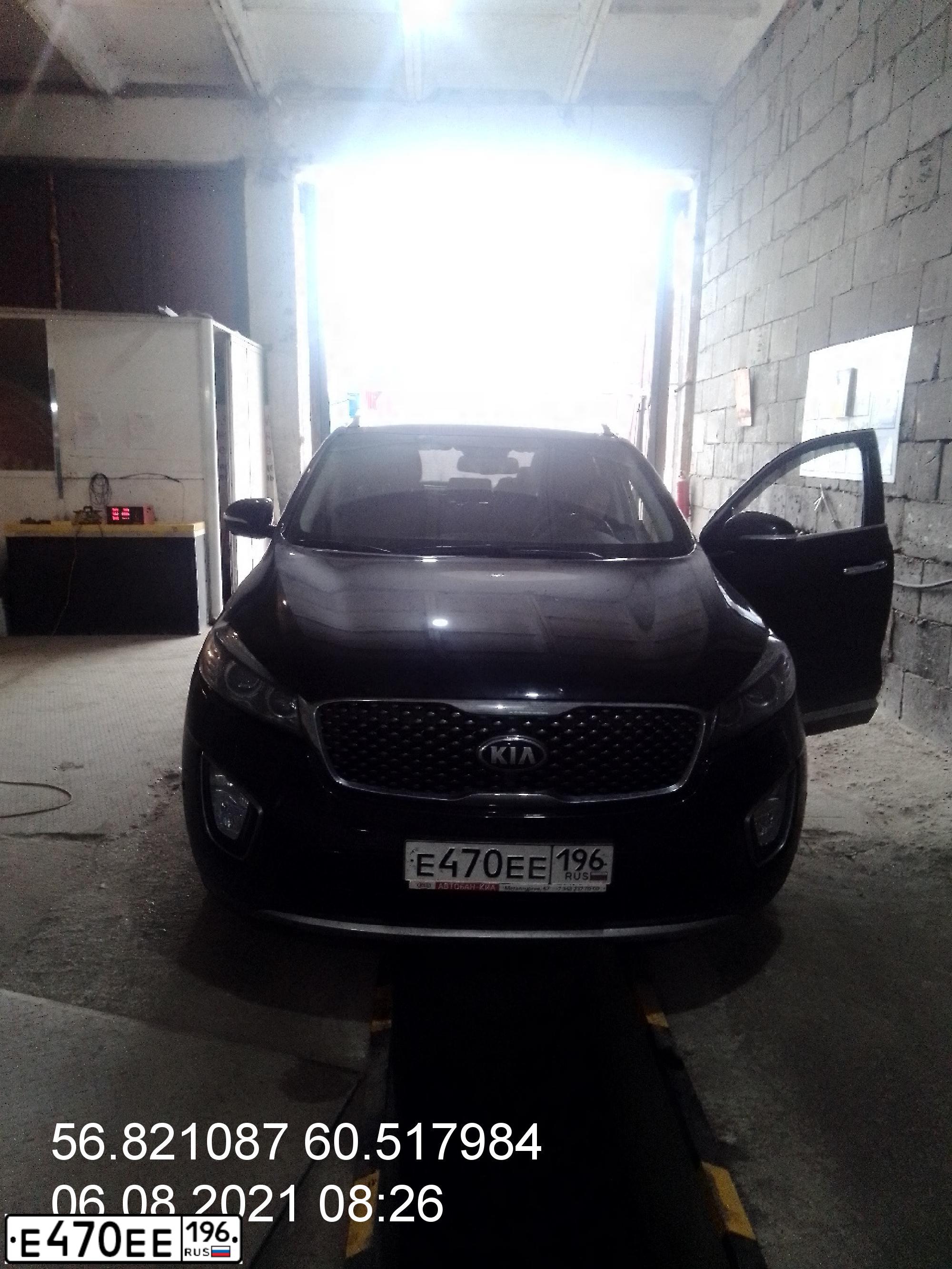 Фото автомобиля KIA Sorento, 2017 — госномер Е470ЕЕ196