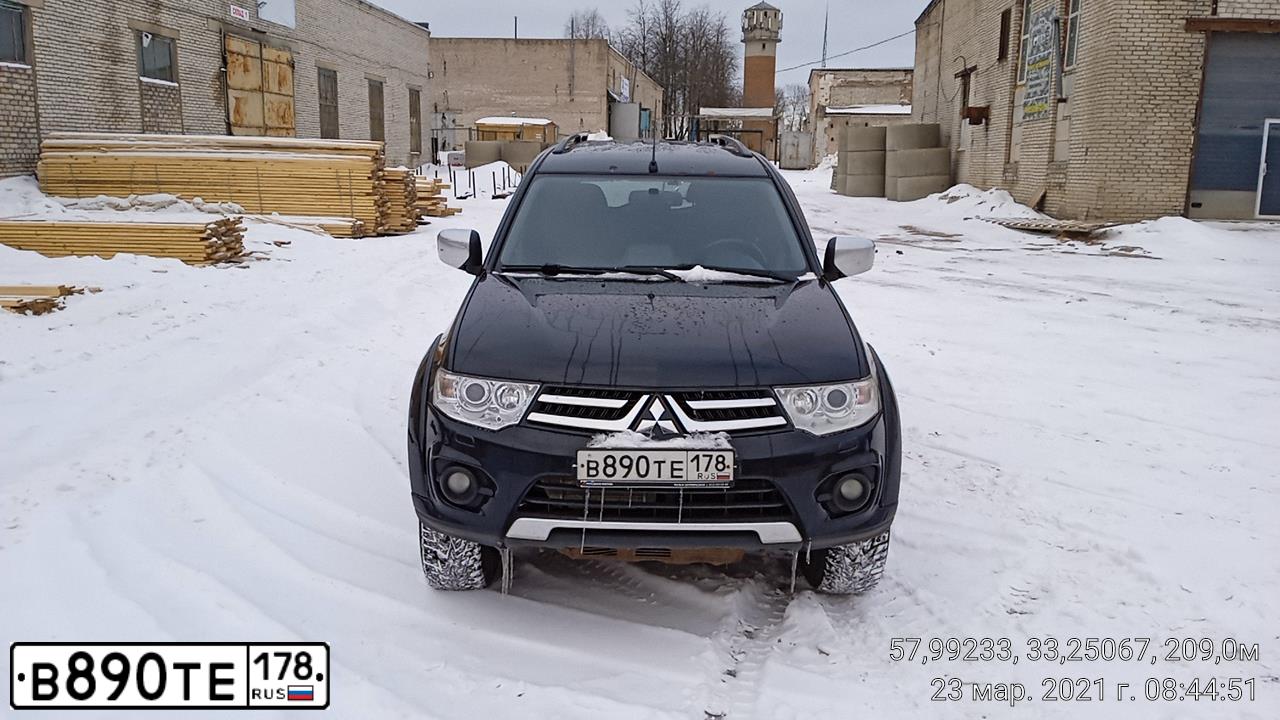 Фото автомобиля MITSUBISHI PAJERO SPORT, 2014 — госномер К272ВЕ53. Цвет: ЧЕРНЫЙ