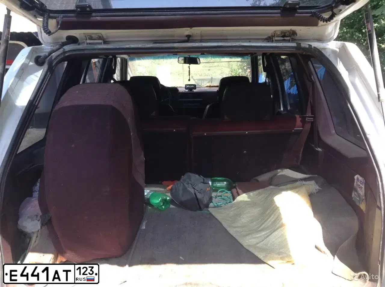 Фото автомобиля NISSAN PATHFINDER, 1991 — госномер Е441АТ123. Цвет: Белый