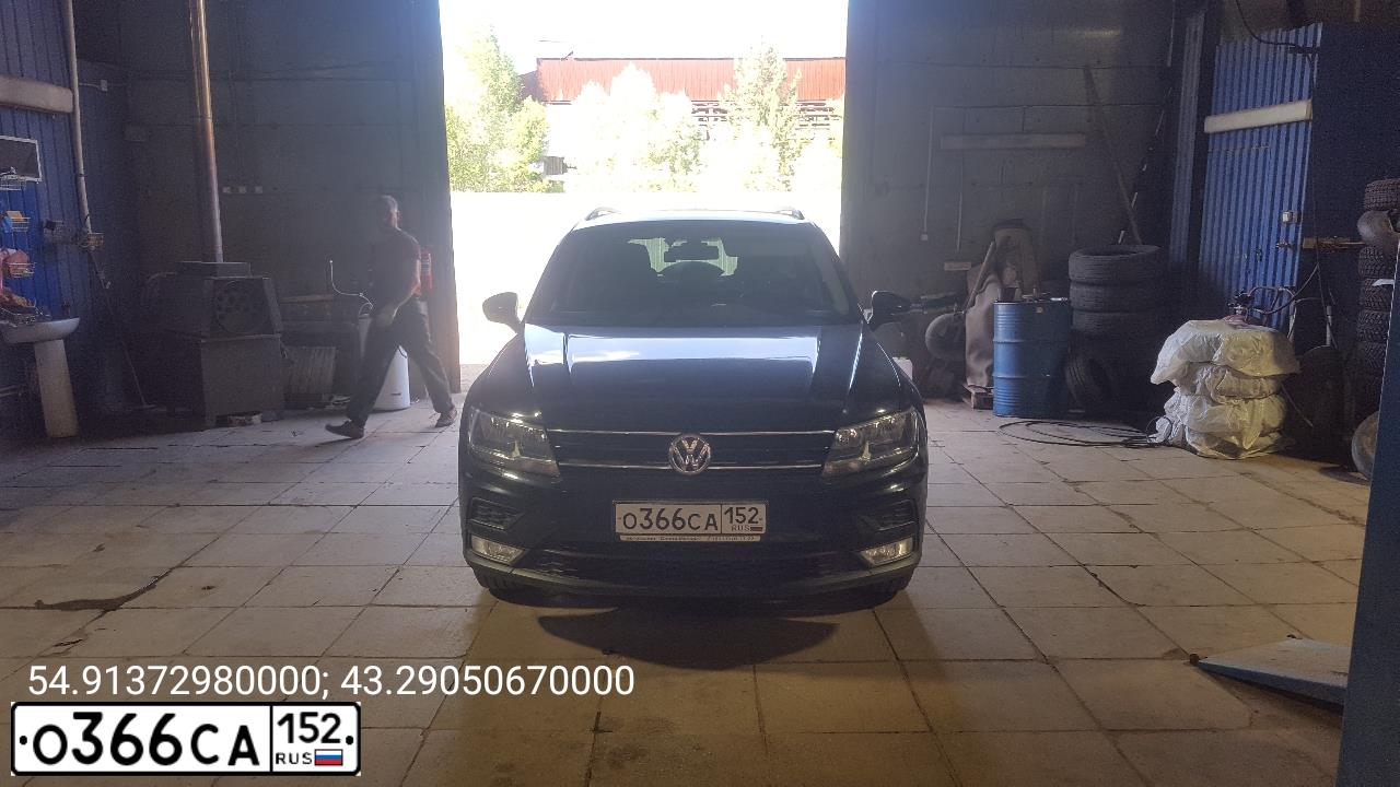 Фото автомобиля VOLKSWAGEN TIGUAN, 2017 — госномер О366СА152. Цвет: ЧЕРНЫЙ