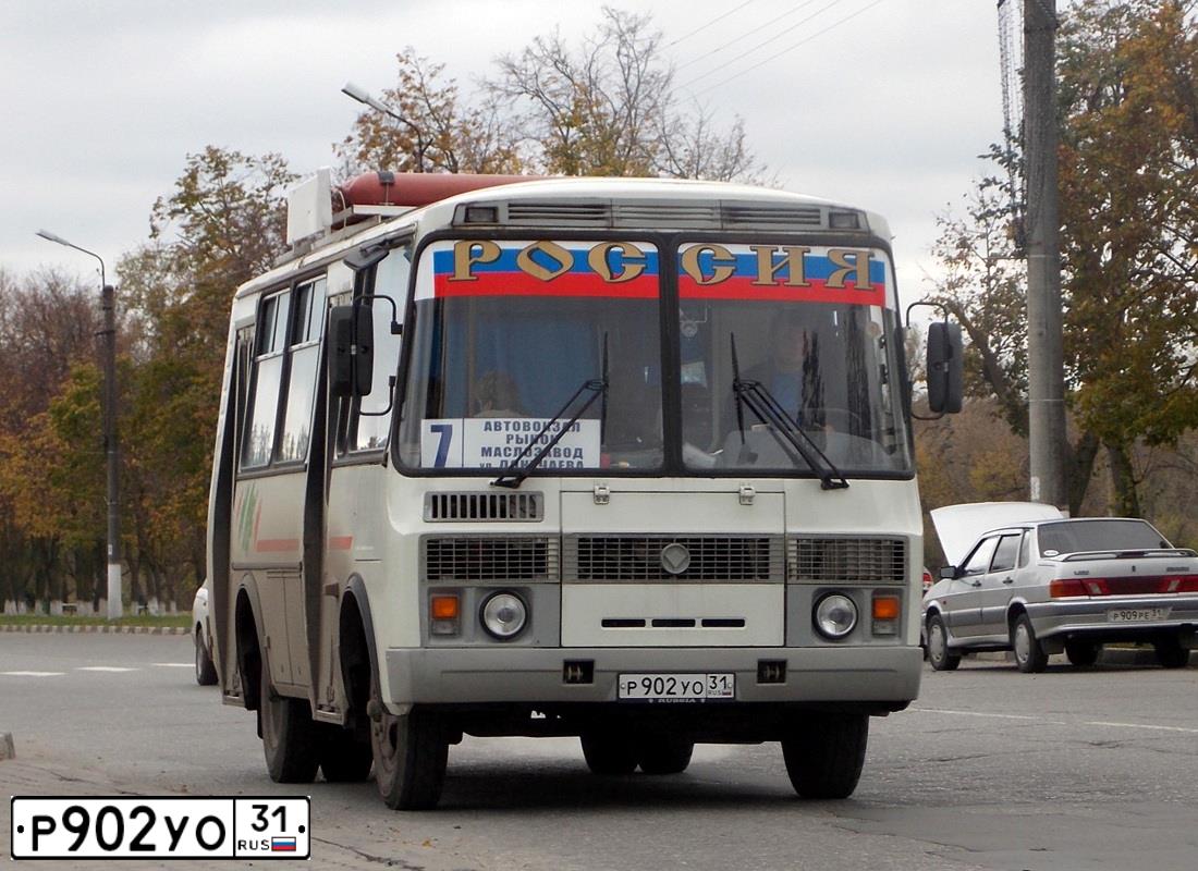 Фото автомобиля PAZ 3205, 2011 — госномер Р902УО31. Цвет: Белый