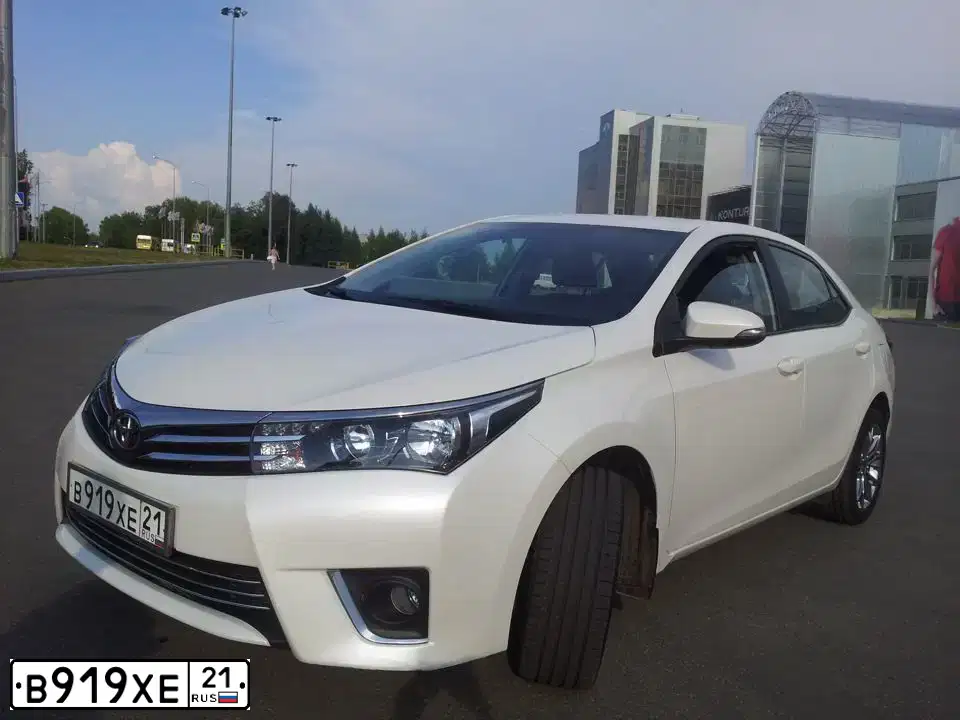 Фото автомобиля TOYOTA COROLLA, 2013 — госномер В919ХЕ21. Цвет: Белый