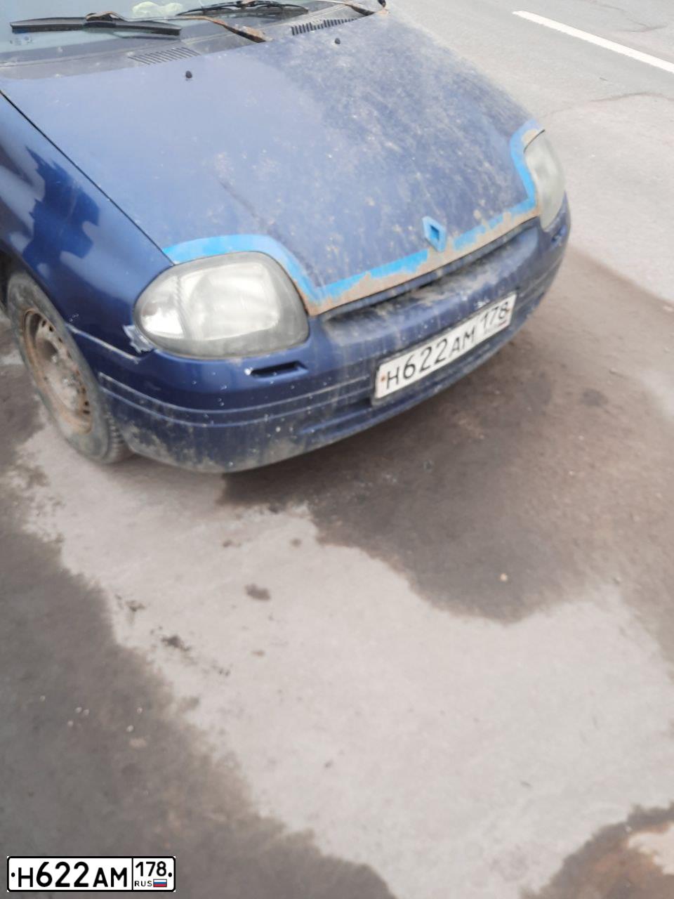 Фото автомобиля RENAULT CLIO, 2000 — госномер Н622АМ178. Цвет: синий