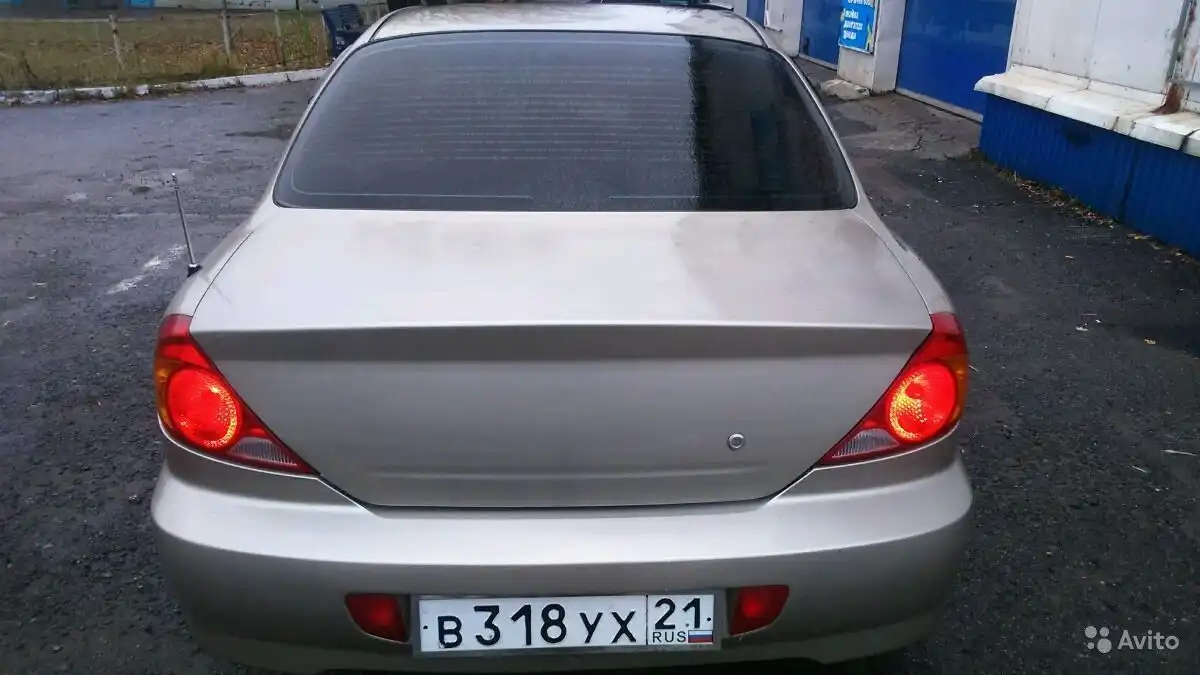 Фото автомобиля KIA SPECTRA, 2008 — госномер О547СУ05. Цвет: Золотисто-бежевый