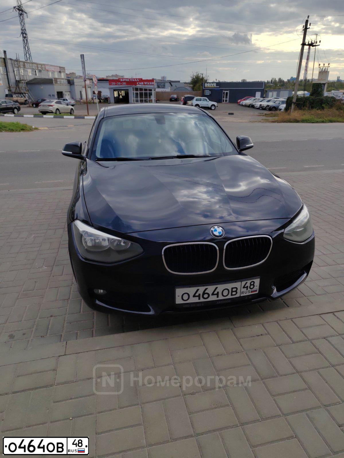 Фото автомобиля БМВ 116I, 2012 — госномер У461РВ48. Цвет: ЧЕРНЫЙ
