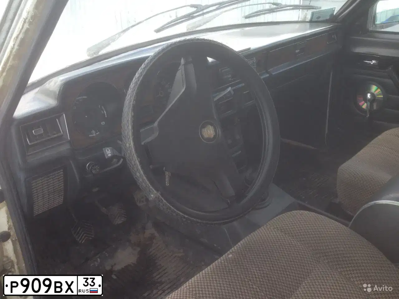 Фото автомобиля GAZ 3102 WOLGA, 1997 — госномер Р909ВХ33. Цвет: Белый