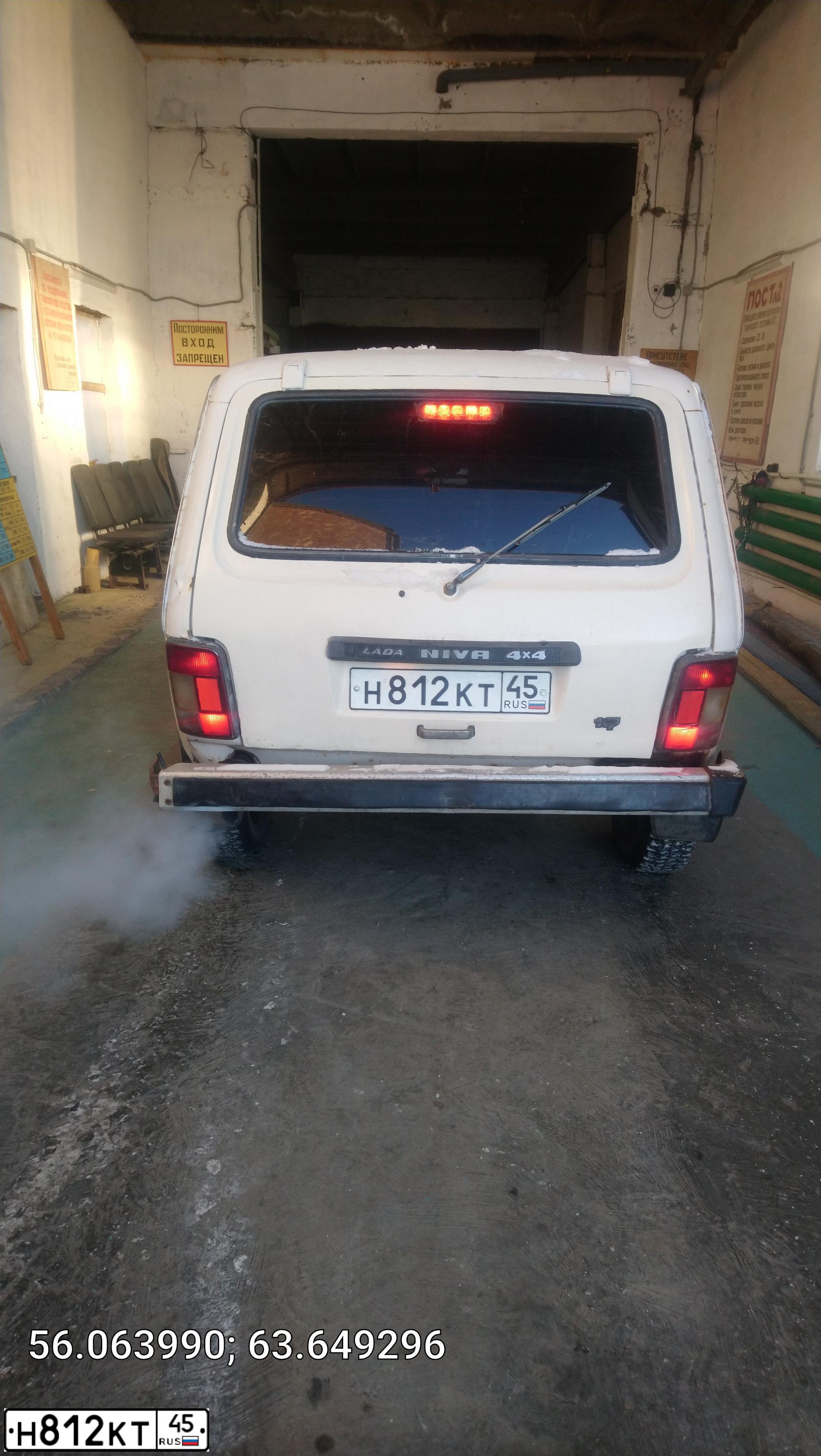 Фото автомобиля LADA NIVA, 1995 — госномер С928МУ45. Цвет: Белый