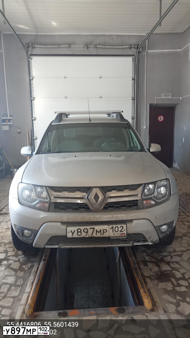 Фото автомобиля RENAULT DUSTER, 2017 — госномер Е078РК702. Цвет: СВЕТЛО-СЕРЫЙ