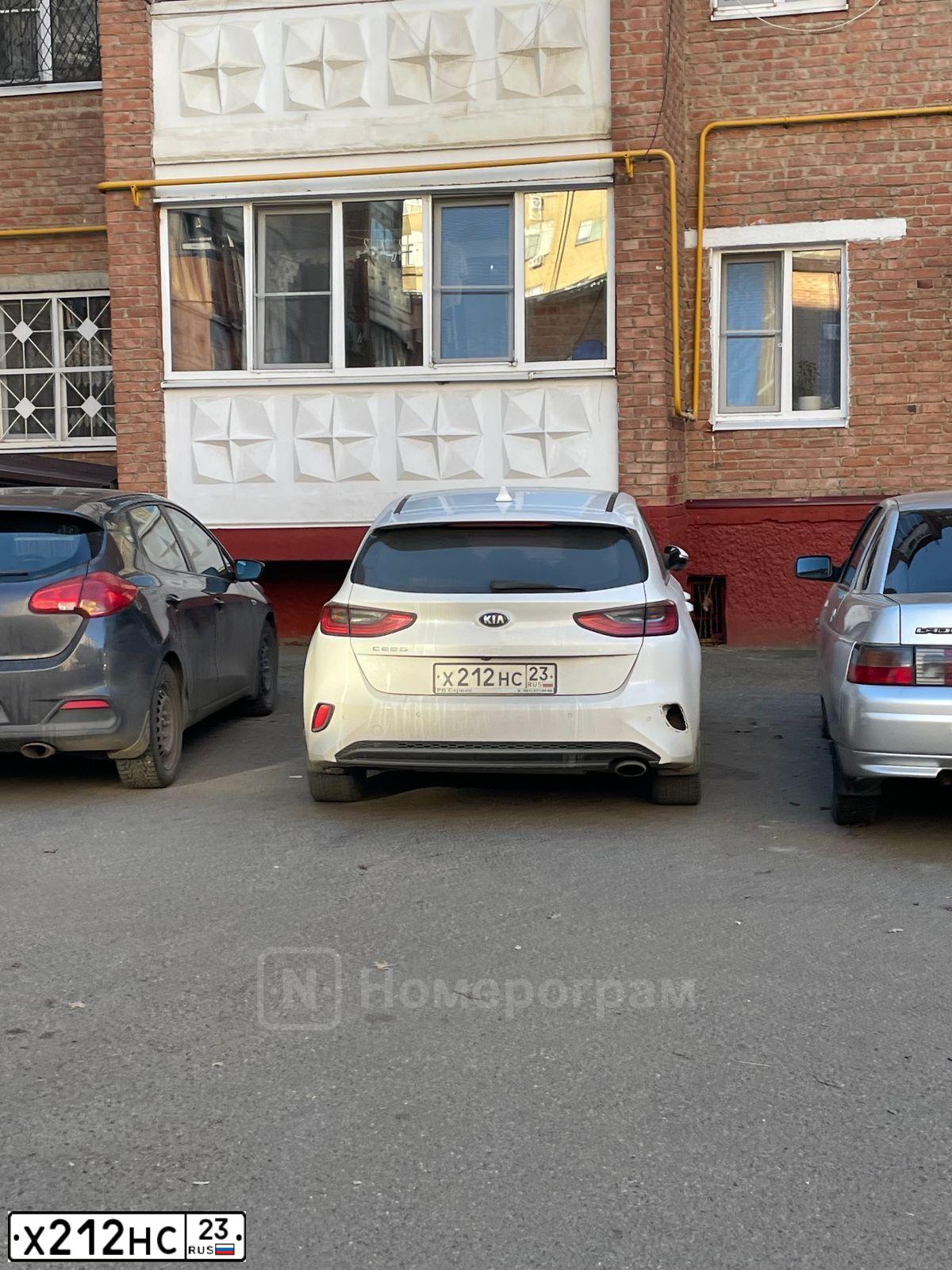 Фото автомобиля FIAT ФИАТ УНО, 1985 — госномер Х212НС23. Цвет: Красный