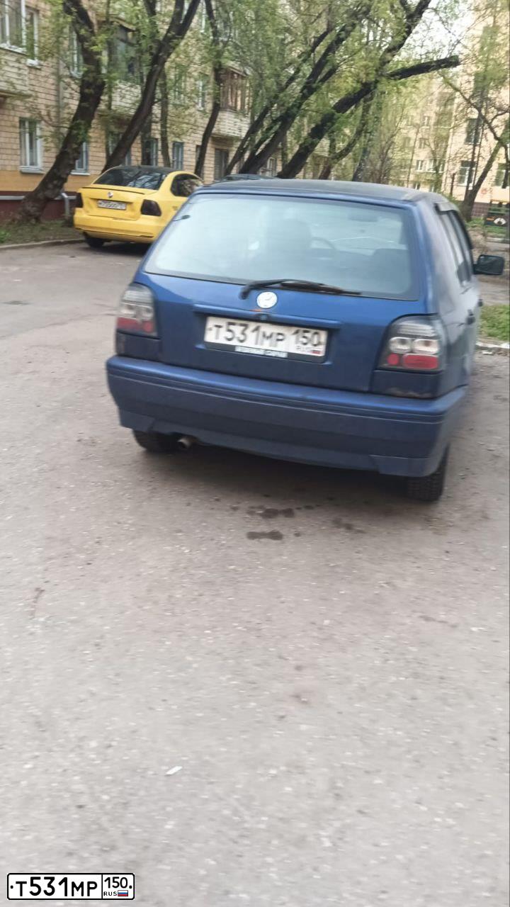 Фото автомобиля VOLKSWAGEN GOLF, 1993 — госномер Т531МР150. Цвет: СИНИЙ ТЕМНЫЙ