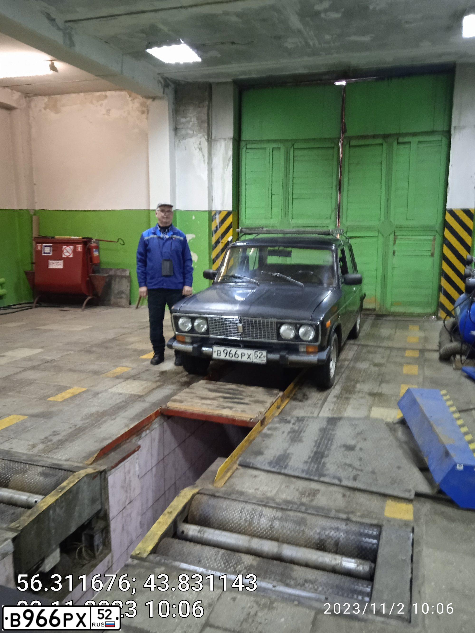 Фото автомобиля LADA 2106, 1991 — госномер В966РХ52. Цвет: ЧЕРНЫЙ