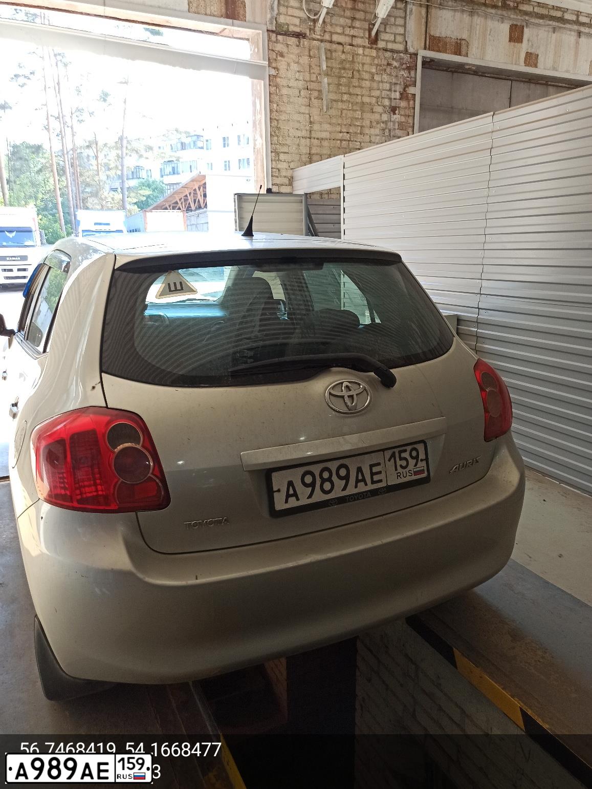 Фото автомобиля TOYOTA AURIS, 2008 — госномер А989АЕ159