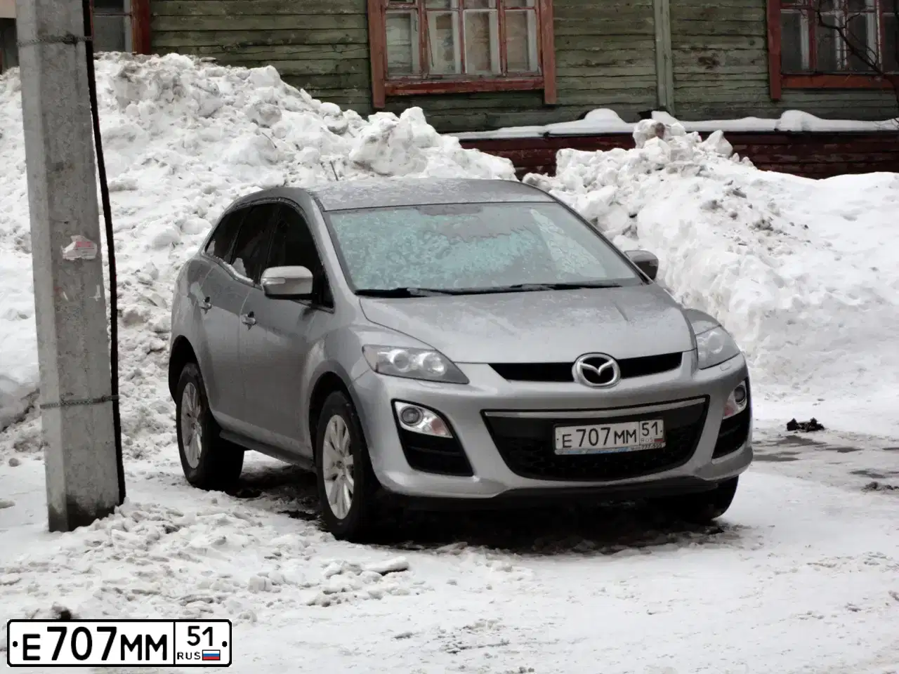 Фото автомобиля MAZDA CX-7, 2011 — госномер Е707ММ51. Цвет: СЕРЕБРИСТЫЙ
