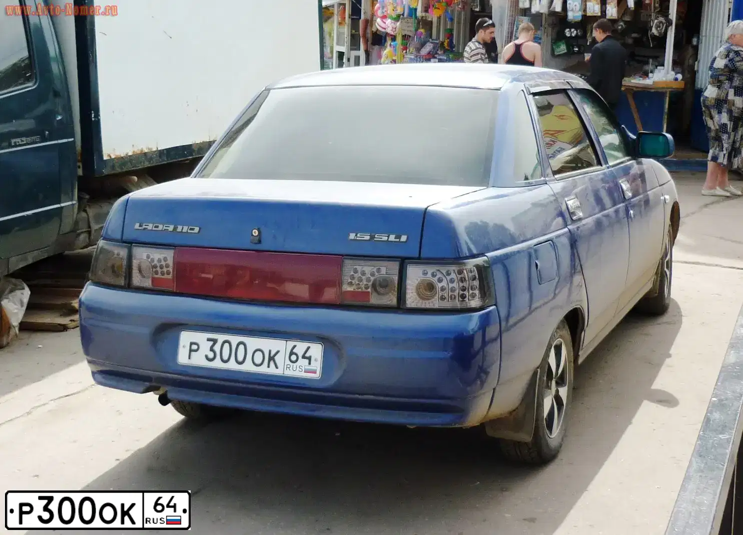 Фото автомобиля LADA 2110, 2002 — госномер Р300ОК64. Цвет: ЯРКО СИНИЙ