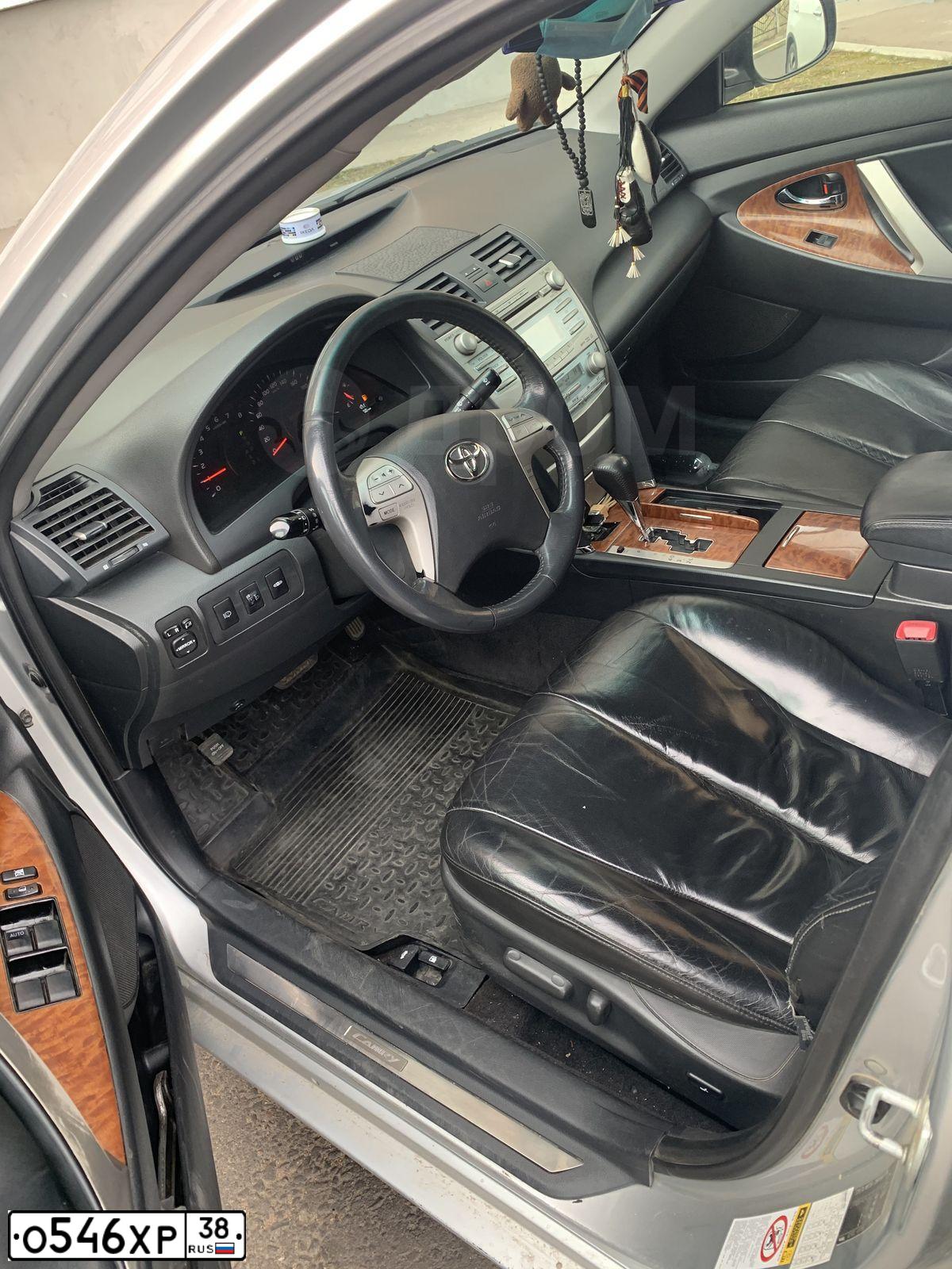 Фото автомобиля TOYOTA CAMRY, 2006 — госномер Т922НО03. Цвет: СЕРЕБРИСТЫЙ