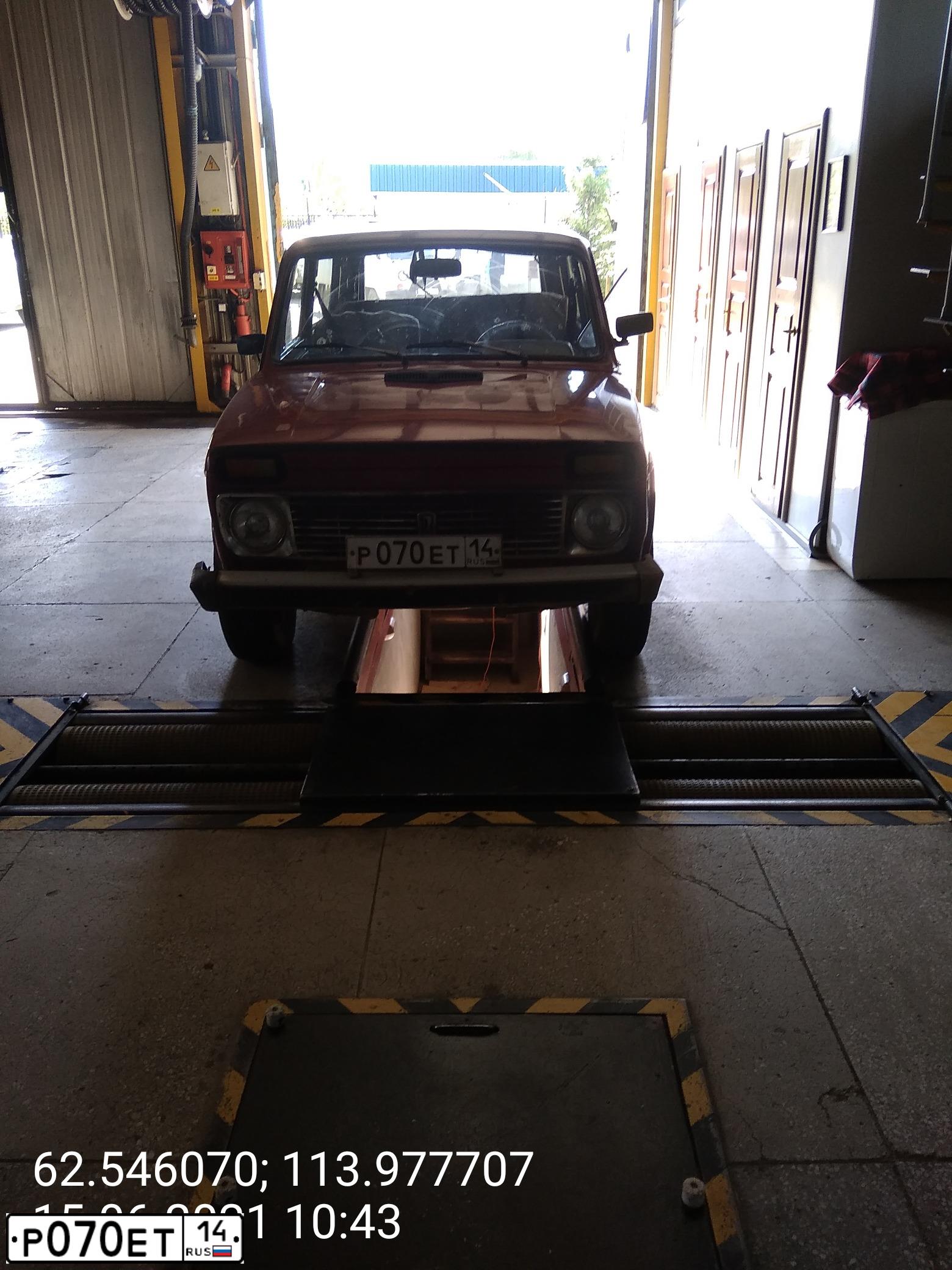 Фото автомобиля LADA 2121 NIVA, 1991 — госномер Р070ЕТ14. Цвет: ВИШНЕВЫЙ