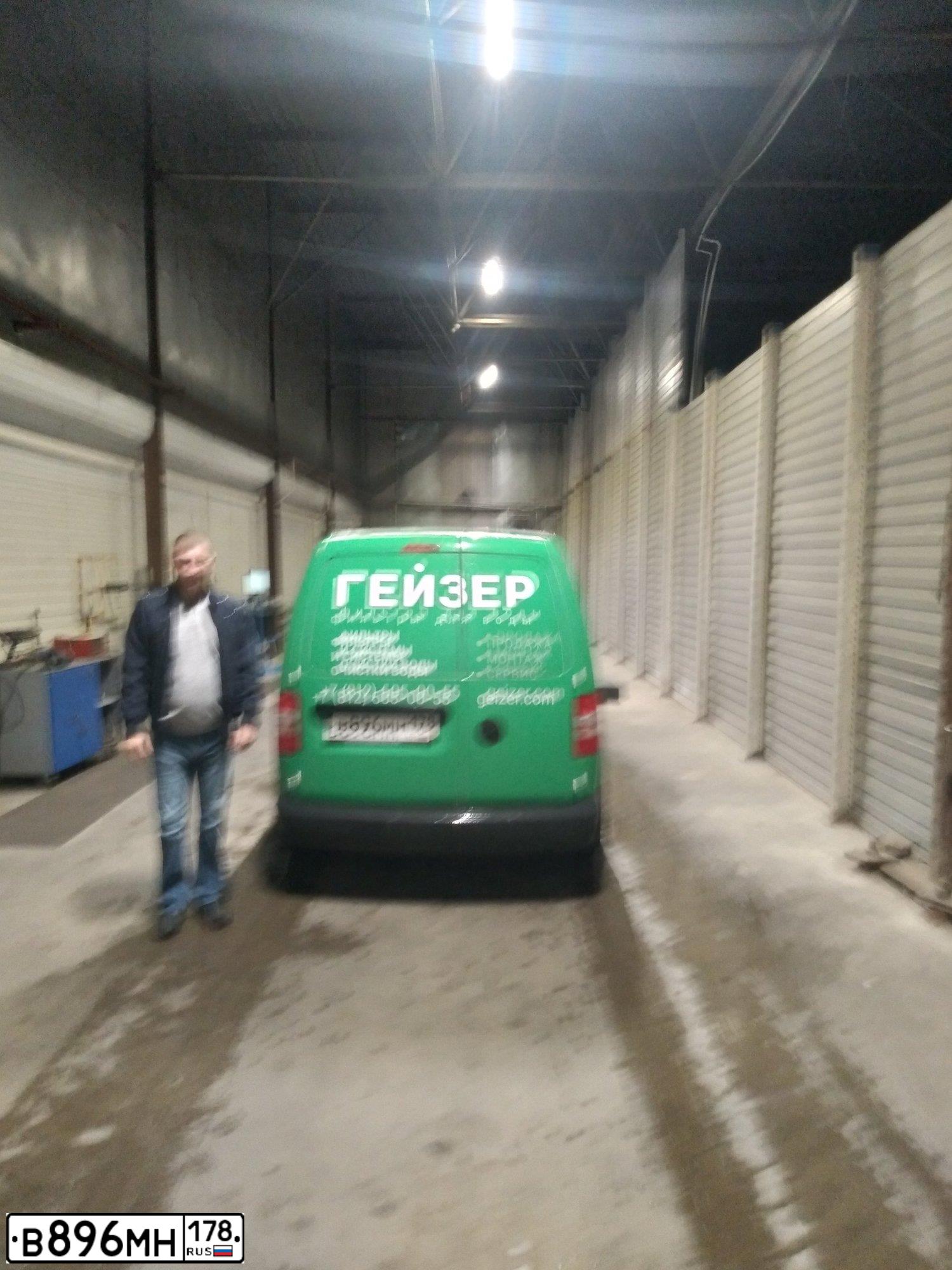 Фото автомобиля VOLKSWAGEN CADDY, 2012 — госномер В896МН178. Цвет: Белый