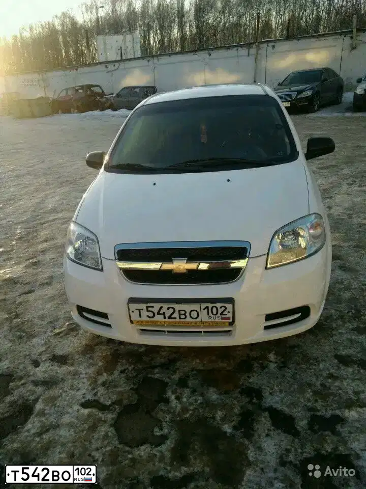 Фото автомобиля CHEVROLET AVEO, 2011 — госномер Т542ВО102. Цвет: БЕЛЫЙ