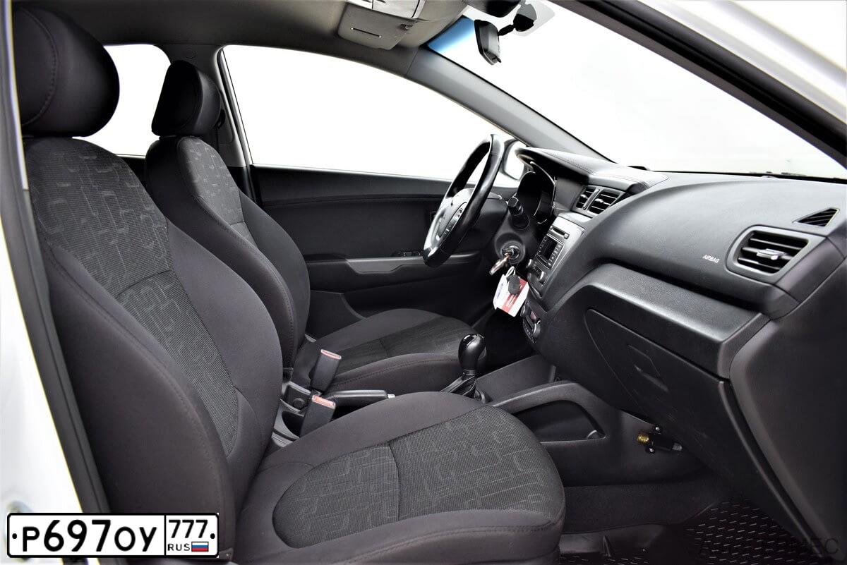 Фото автомобиля KIA КИА РИО, 2015 — госномер В675АХ193. Цвет: Белый