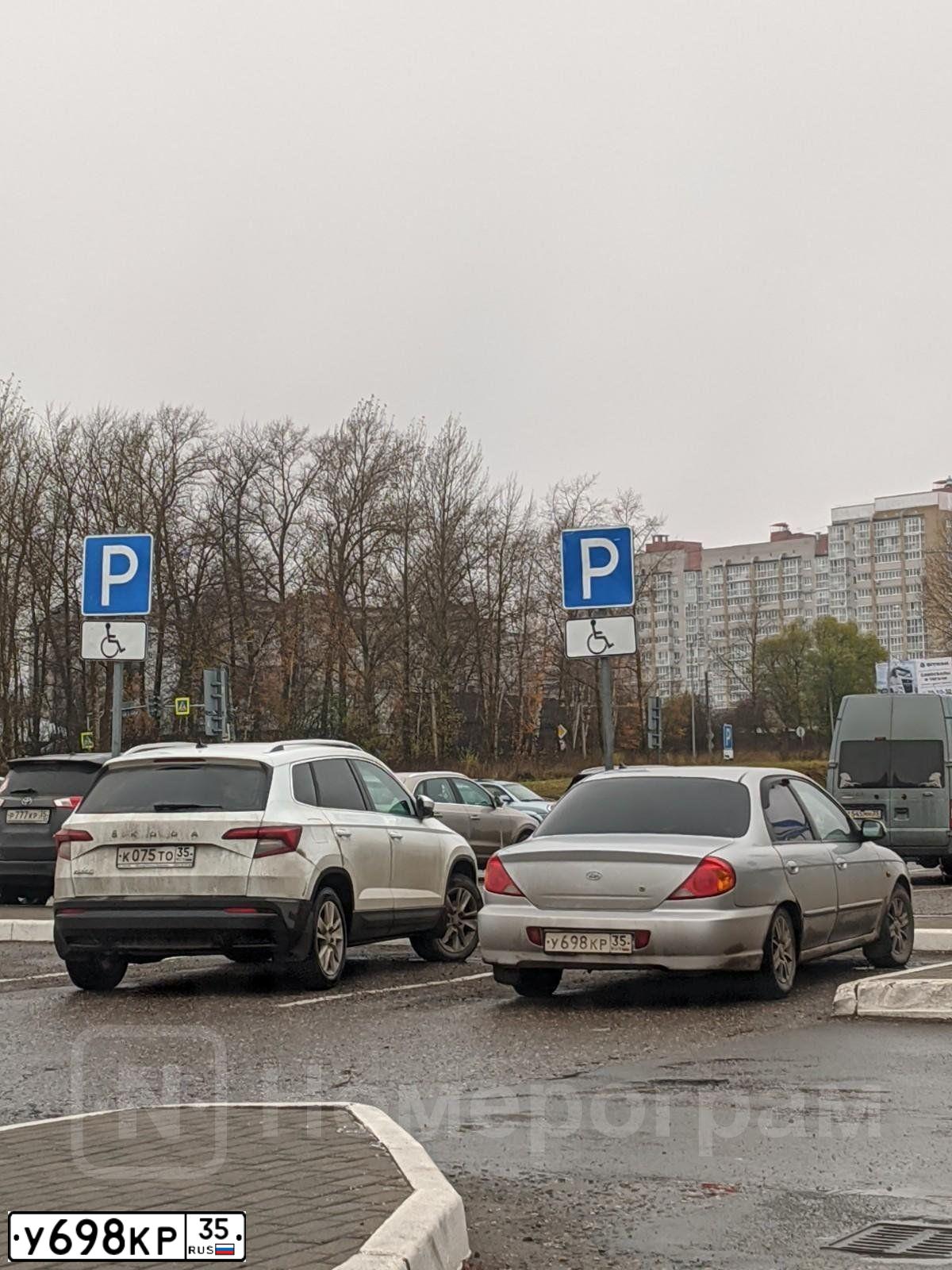 Фото автомобиля KIA RIO, 2004 — госномер В748НС76. Цвет: СЕРЫЙ