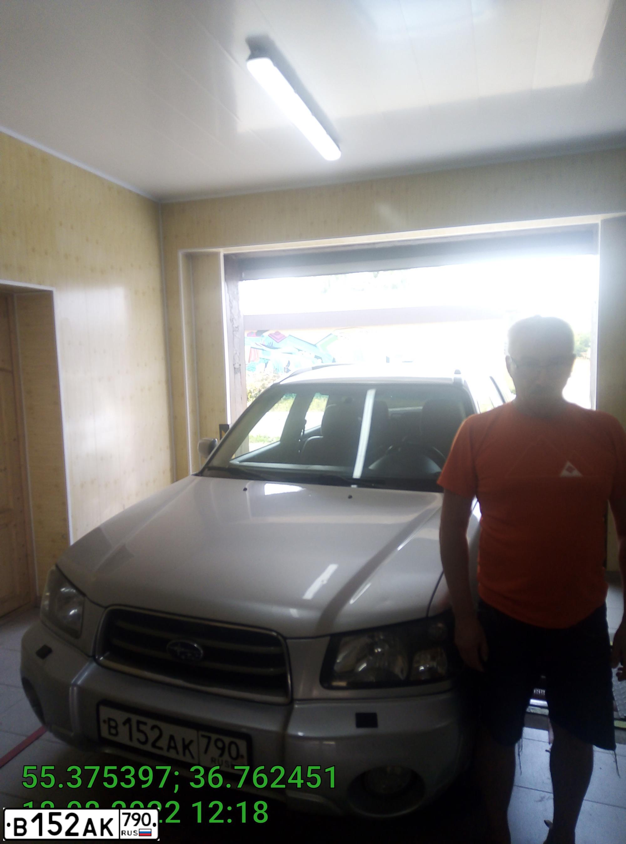 Фото автомобиля SUBARU FORESTER, 2004 — госномер Р160ХМ177. Цвет: СЕРЫЙ