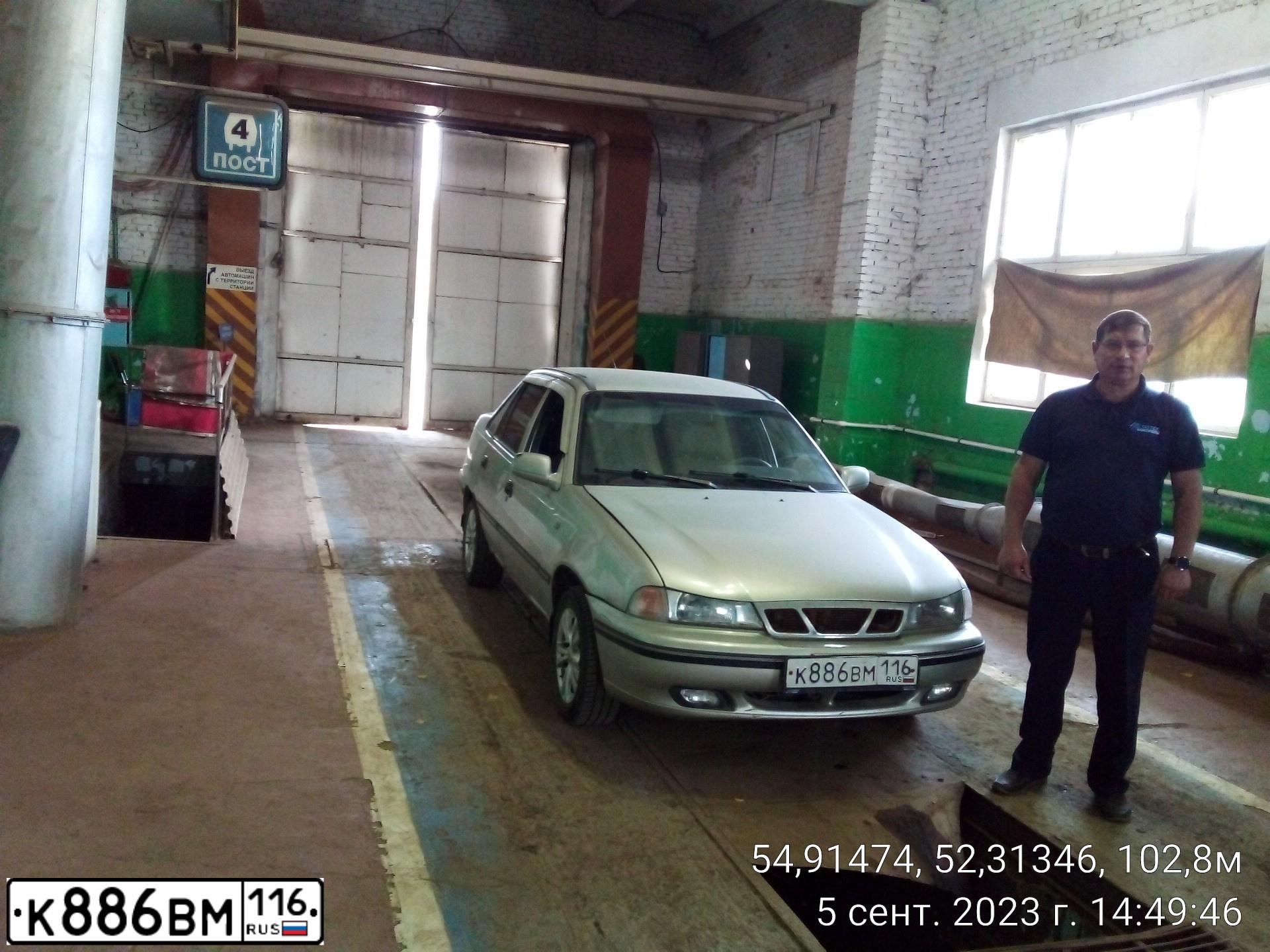Фото автомобиля DAEWOO NEXIA, 2008 — госномер К886ВМ116. Цвет: ПЕРЛАМУТРОВО-СЕРЕБР