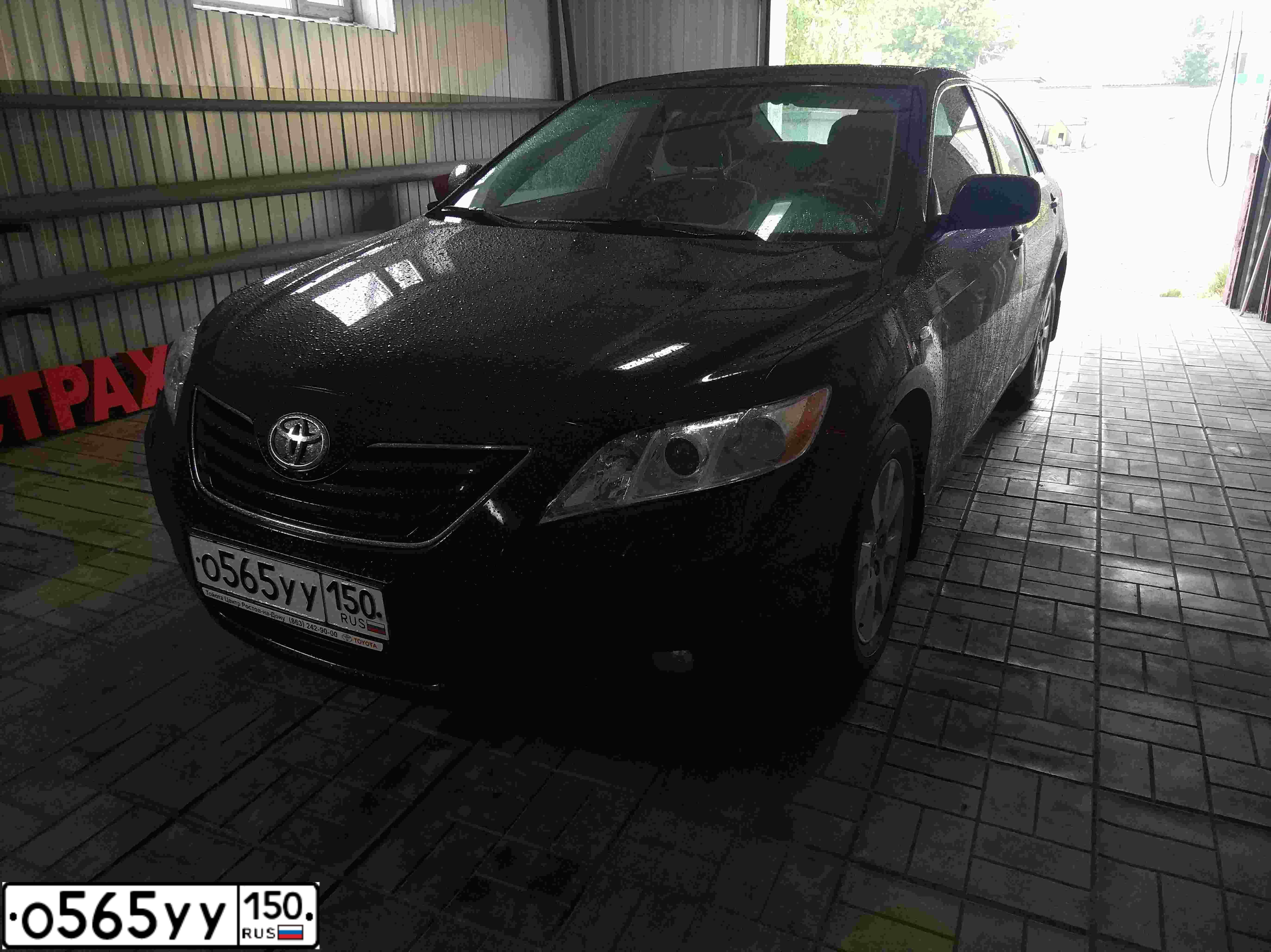 Фото автомобиля TOYOTA CAMRY, 2008 — госномер О565УУ150. Цвет: ЧЕРНЫЙ