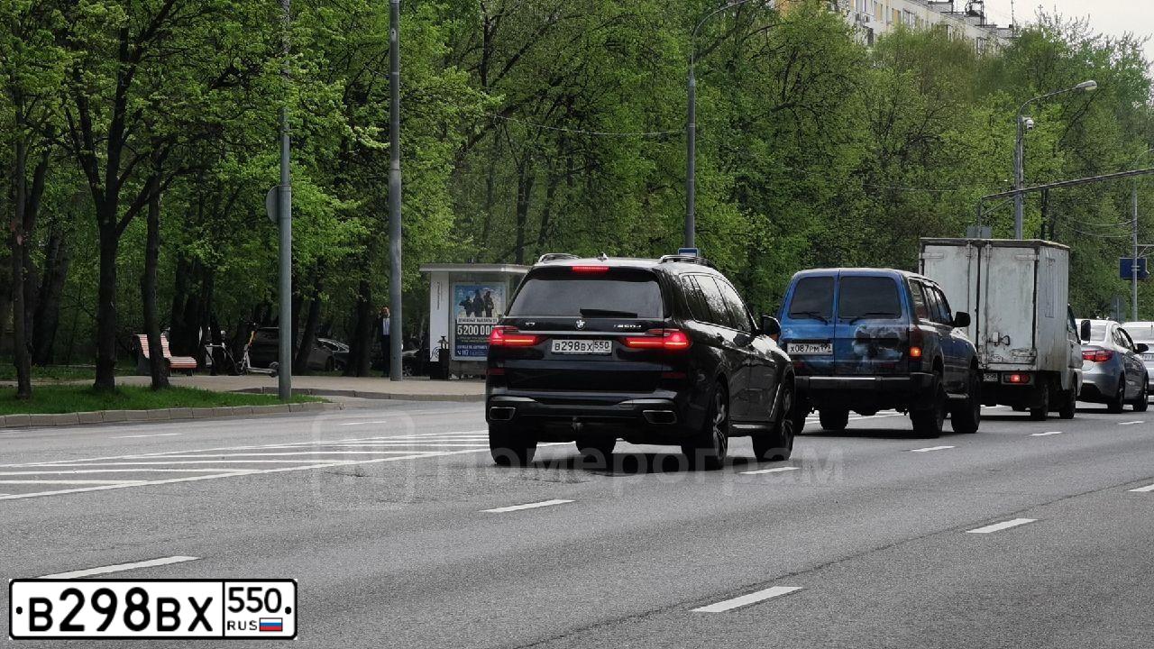 Фото автомобиля BMW X7 M50D, 2020 — госномер В298ВХ550. Цвет: ЧЕРНЫЙ