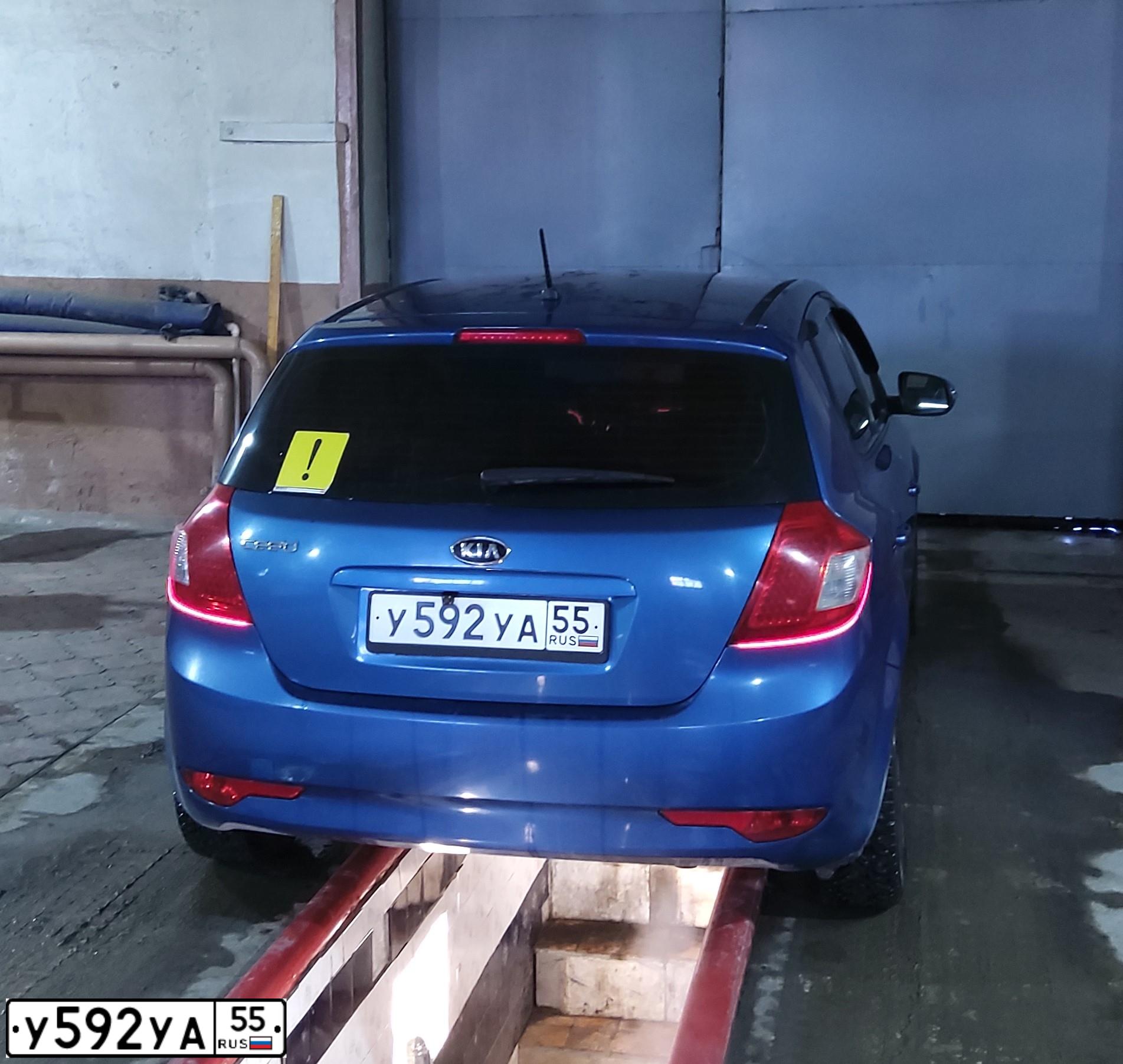 Фото автомобиля KIA CEE'D, 2010 — госномер У592УА55. Цвет: синий