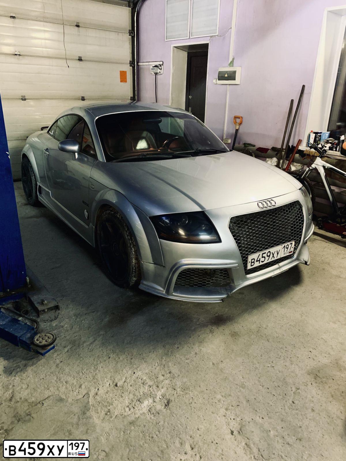Фото автомобиля AUDI TT, 2001 — госномер В406УР89. Цвет: БЕЛЫЙ СЕРЕБРИСТЫЙ