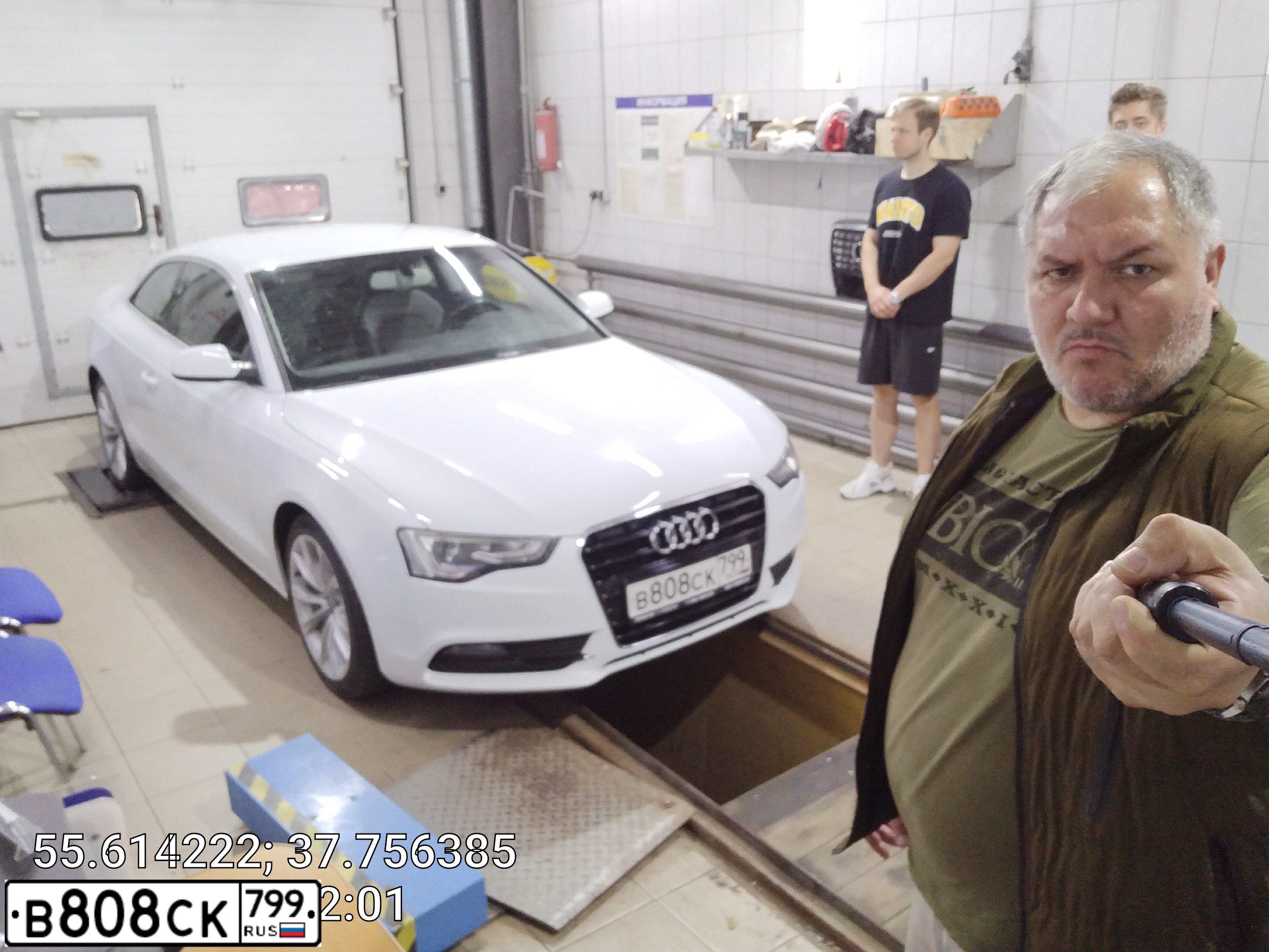 Фото автомобиля AUDI A5, 2013 — госномер С274ЕЕ977. Цвет: Белый