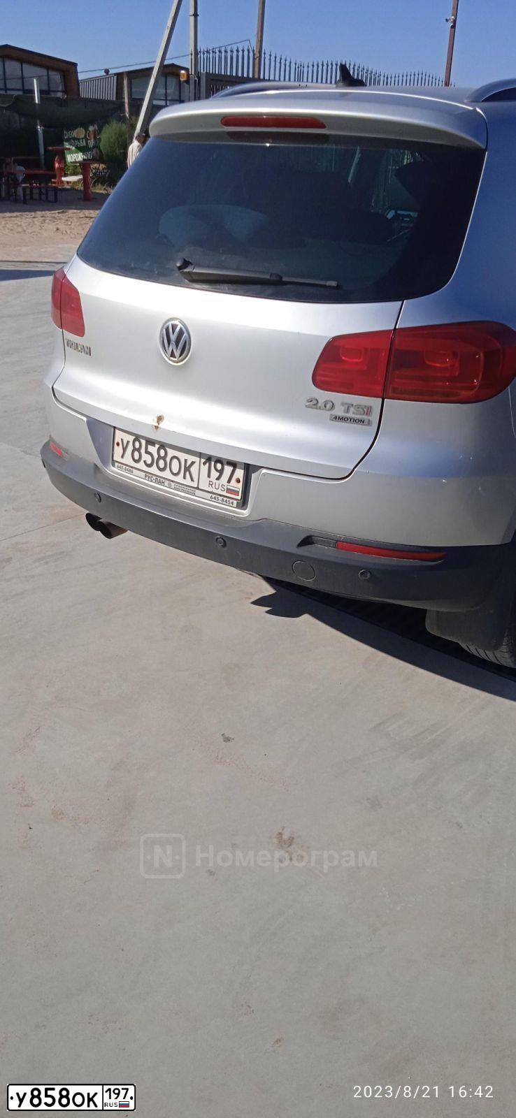 Фото автомобиля VOLKSWAGEN TIGUAN, 2011 — госномер В855ММ977. Цвет: СЕРЕБРИСТЫЙ