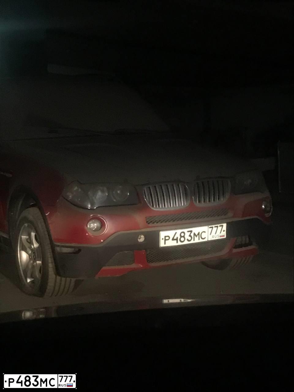 Фото автомобиля BMW X3, 2006 — госномер Р483МС777. Цвет: КРАСНЫЙ