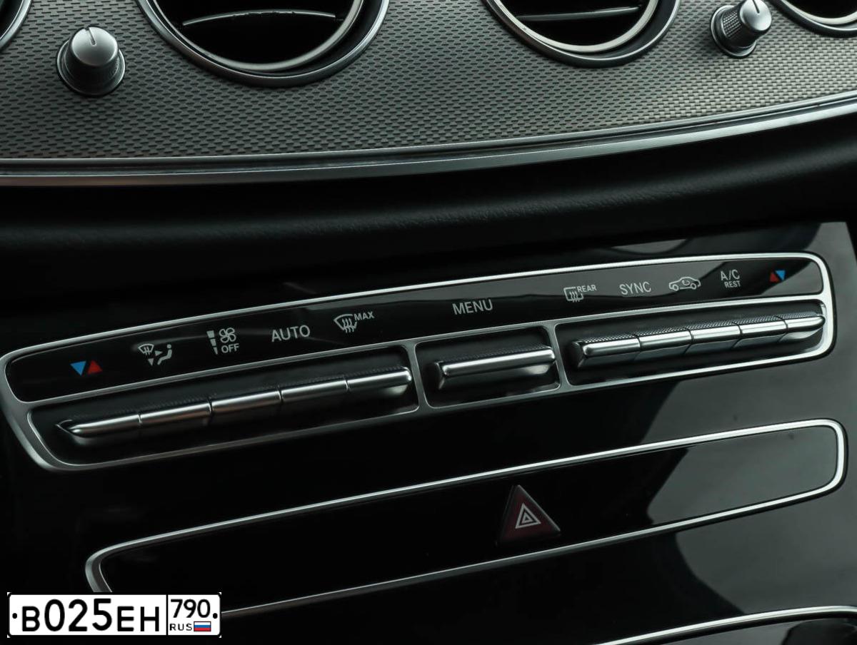 Фото автомобиля MERCEDES E-KLASSE, 2020 — госномер К810КВ147. Цвет: ЧЕРНЫЙ