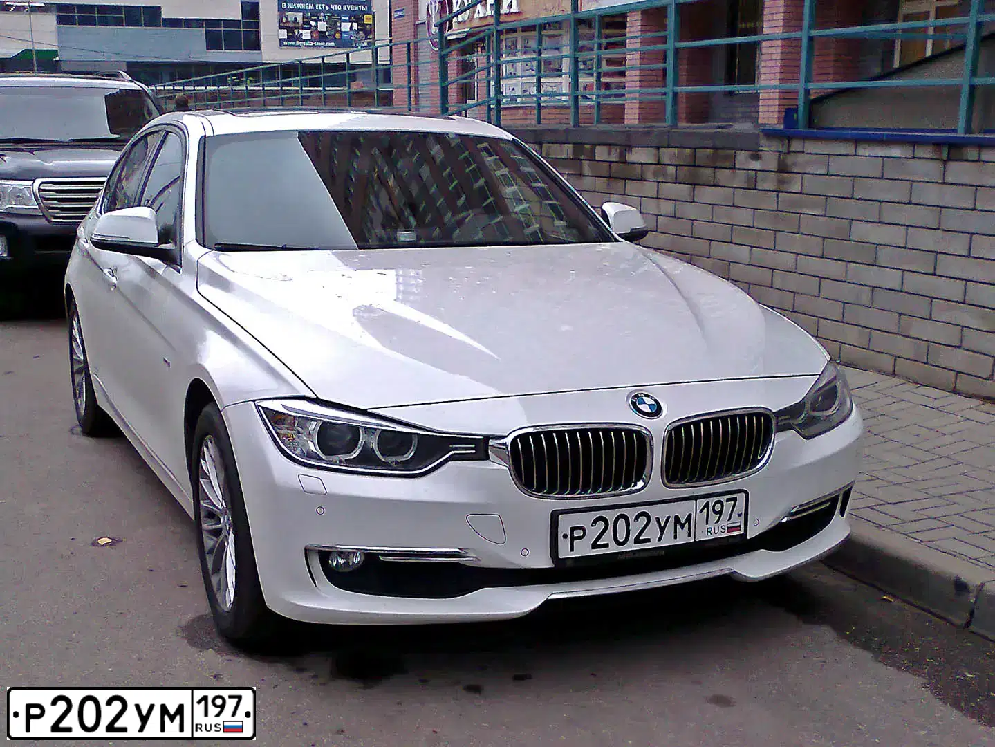 Фото автомобиля BMW SERIE 3, 2012 — госномер В565МА93. Цвет: Белый