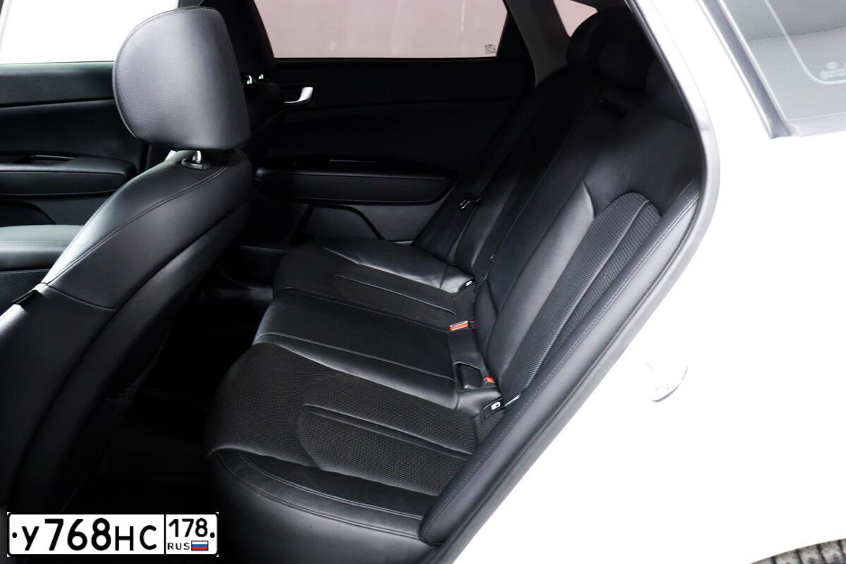 Фото автомобиля KIA MAGENTIS / OPTIMA, 2016 — госномер У768НС178. Цвет: Белый