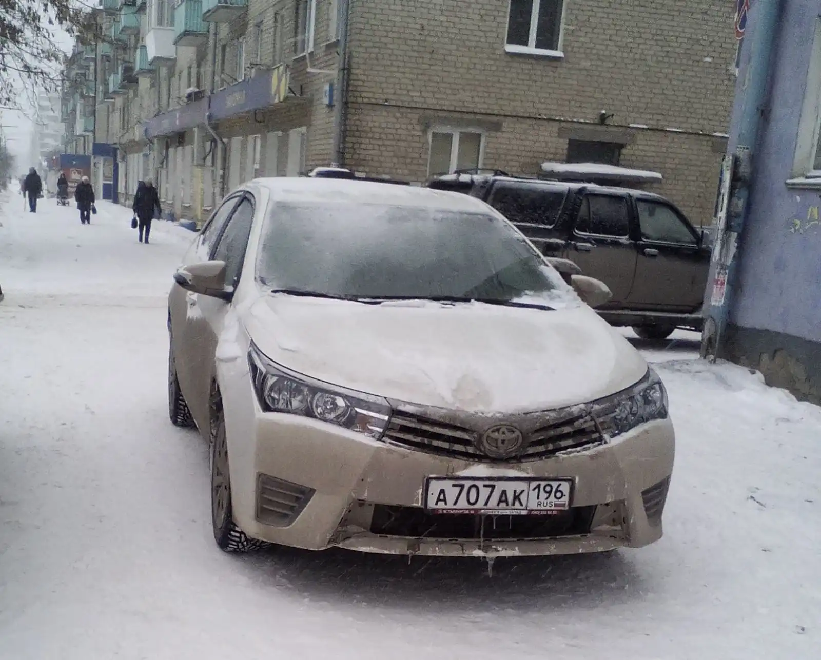 Фото автомобиля TOYOTA COROLLA, 2013 — госномер А707АК196. Цвет: БЕЛЫЙ
