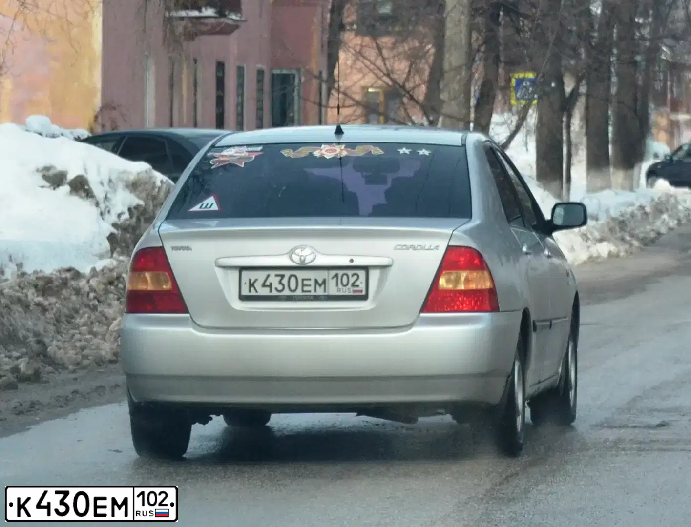 Фото автомобиля TOYOTA COROLLA, 2003 — госномер К430ЕМ102. Цвет: Серый