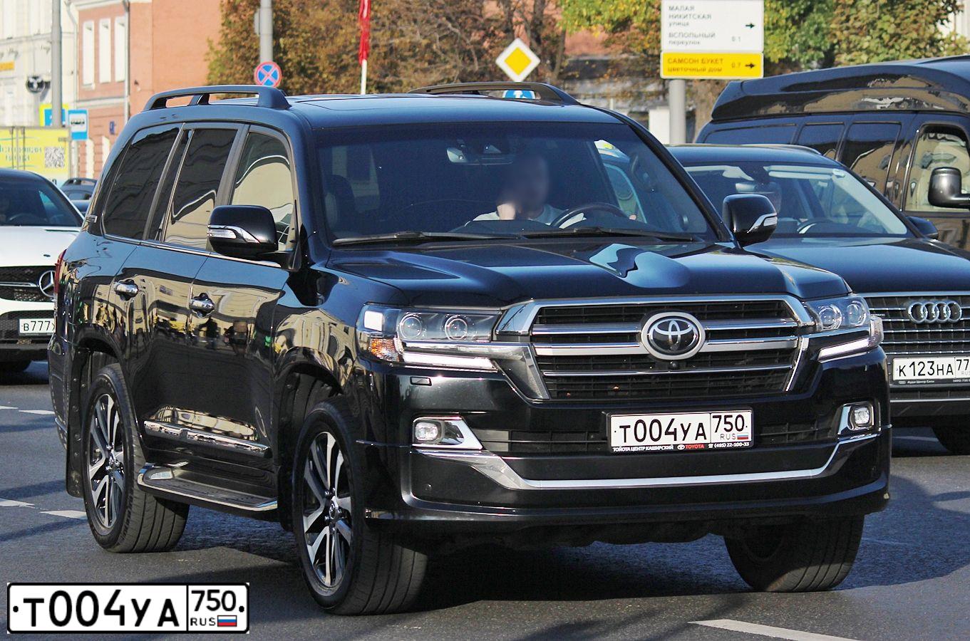 Фото автомобиля TOYOTA LANDCRUISER 200, 2019 — госномер Т004УА750. Цвет: ЧЕРНЫЙ