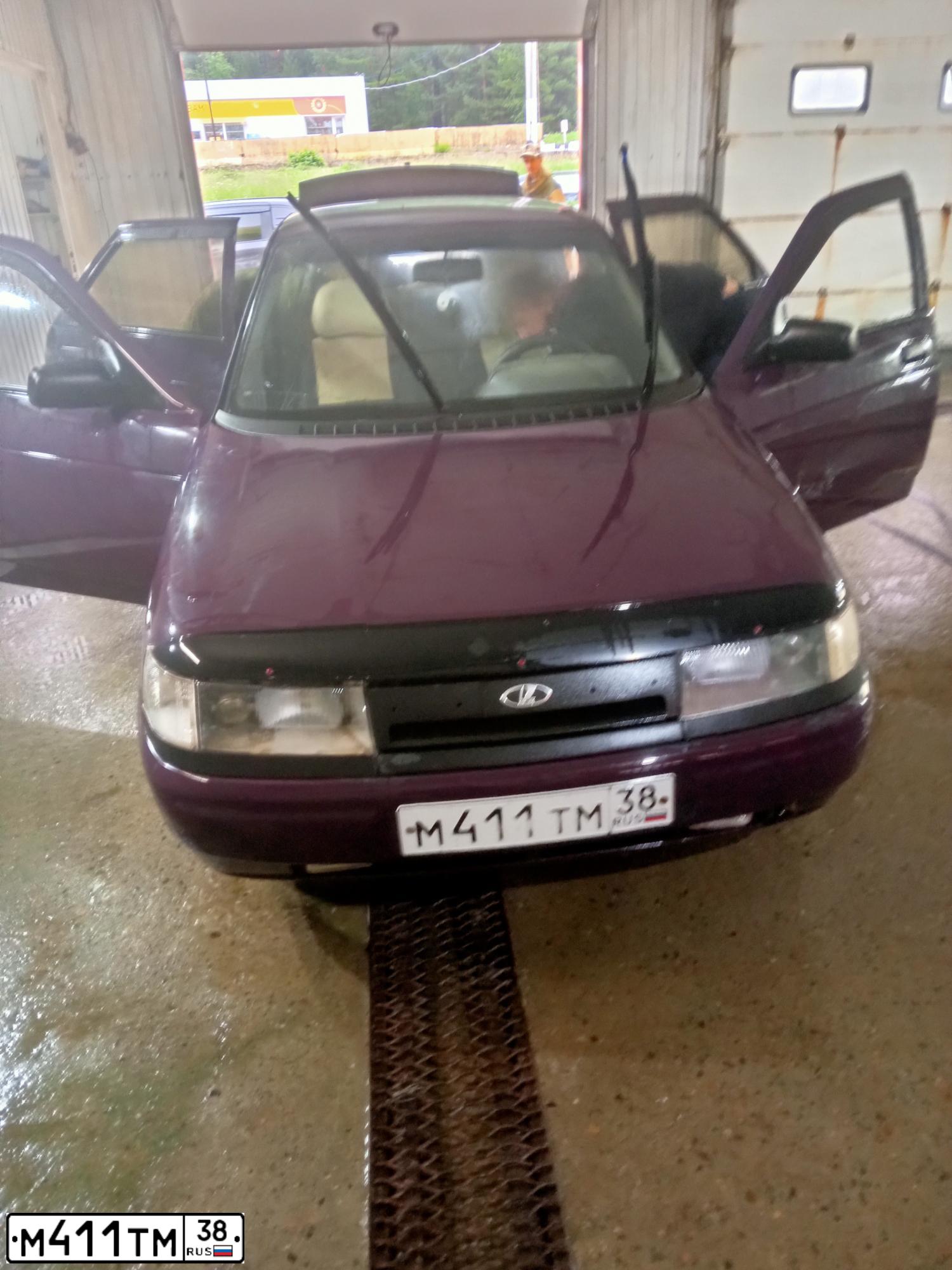Фото автомобиля LADA 2110, 1999 — госномер М411ТМ38. Цвет: ФИОЛЕТОВЫЙ